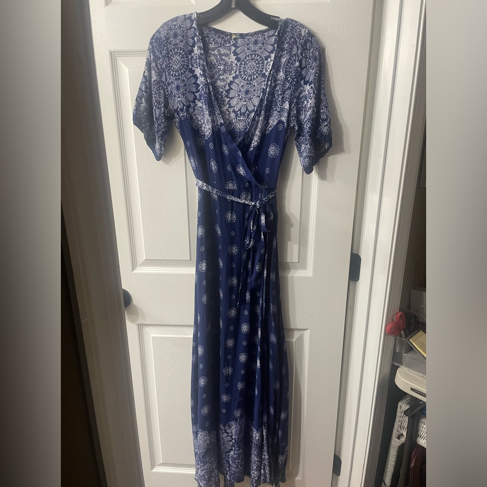 Boutique Tied Maxi Dress, Blue & White Floral Print. Size M